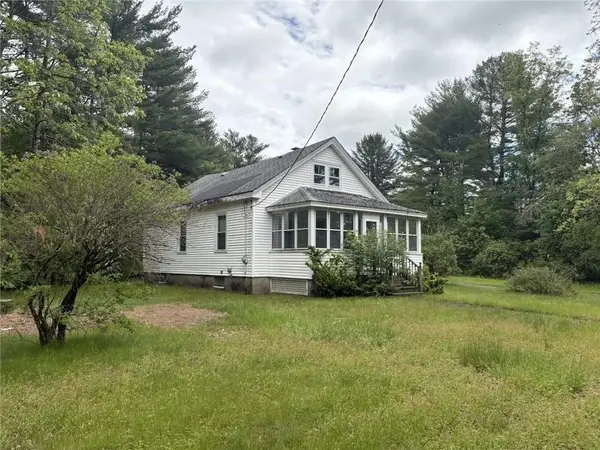 52 Carpenter St, Seekonk, MA 02771