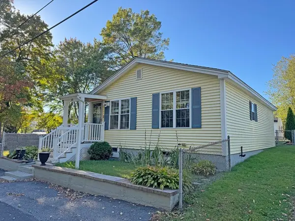 45 Hoover St, Dracut, MA 01826