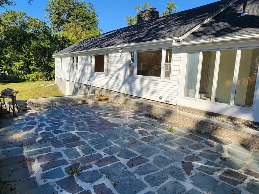 236 Pondview Dr, Springfield, MA 01118 - Image #3