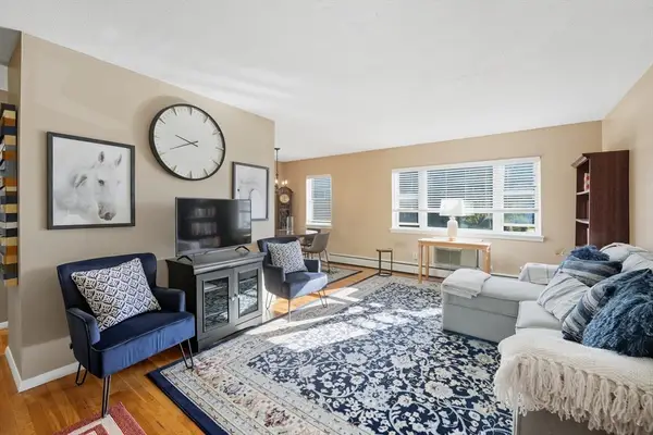 124 Regency Park Dr #124, Agawam, MA 01001