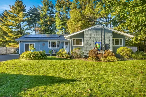 32 Lindsay Rd, Springfield, MA 01128