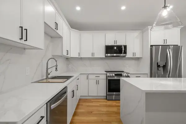 60 Stanley St #302, Boston, MA 02125