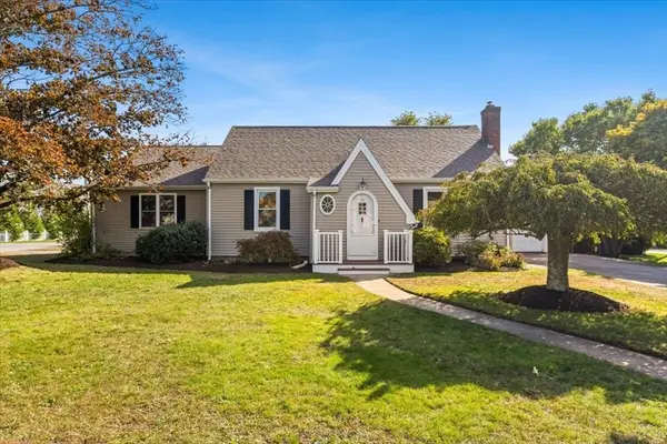 52 Garfield St, Acushnet, MA 02743