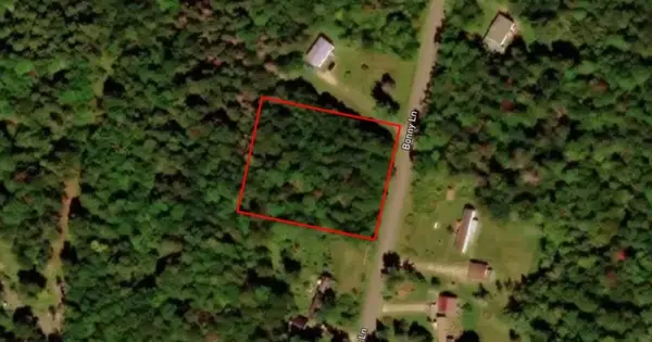 17 Bonny Ln, Peru, MA 01235