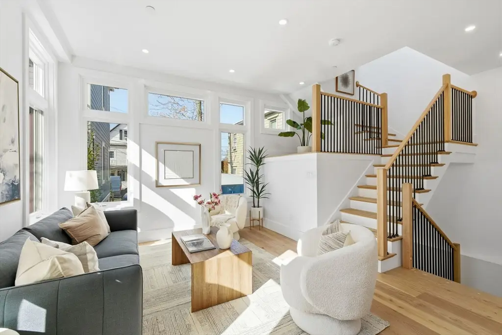 35 Richardson St #4, Somerville, MA 02145 - Image #1