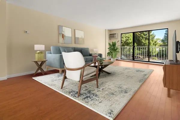 151 Coolidge Ave #105, Watertown, MA 02472