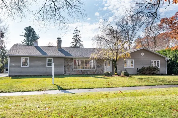 911 Williams St, Longmeadow, MA 01106