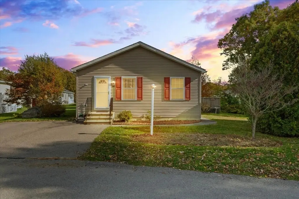 84 Lark Ln, Tiverton, RI 02878 - Image #1