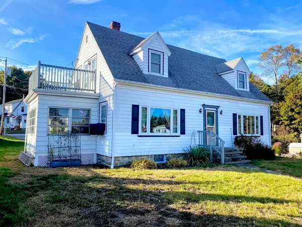 4 Charlton Rd, Dudley, MA 01571