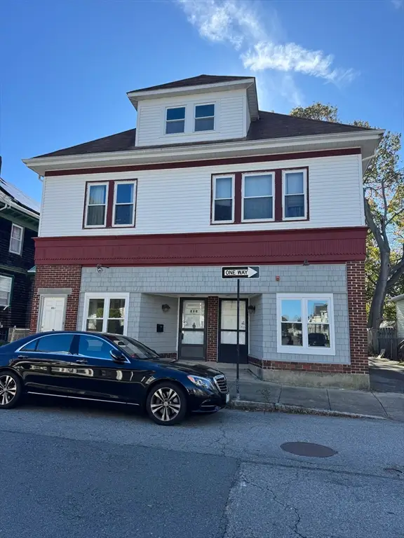 354-358 Arnold St, New Bedford, MA 02740