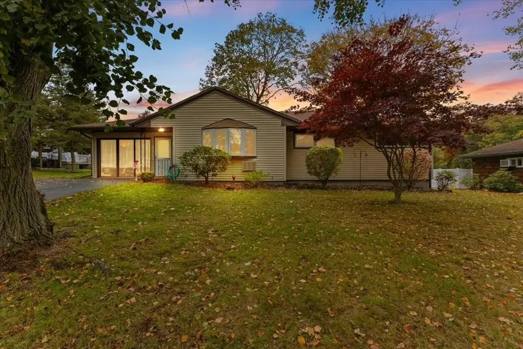 51 Linden Dr, Somerset, MA 02726 - Image #1