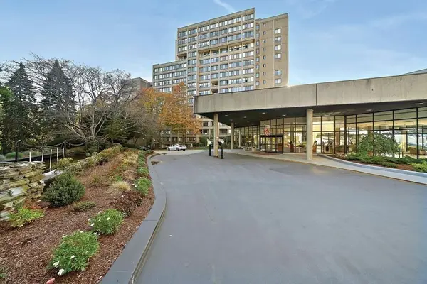 250 Hammond Pond Parkway #1604N, Newton, MA 02467
