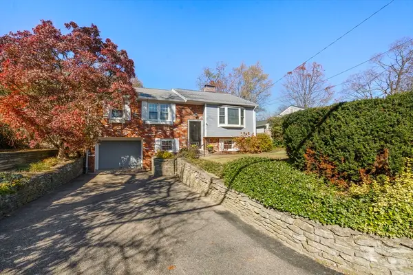 517 Newport Ave, Attleboro, MA 02703