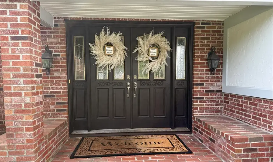 84 Diniz Dr, Raynham, MA 02767 - Image #2