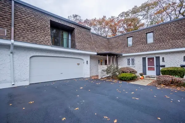 197 Porter Lake Drive #197, Springfield, MA 01106