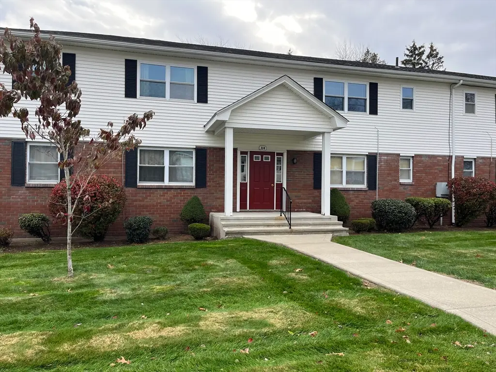 114 Colonial Cir #C, Chicopee, MA 01020 - Image #1