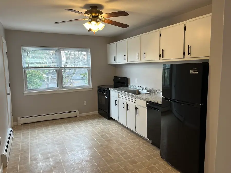 114 Colonial Cir #C, Chicopee, MA 01020 - Image #2