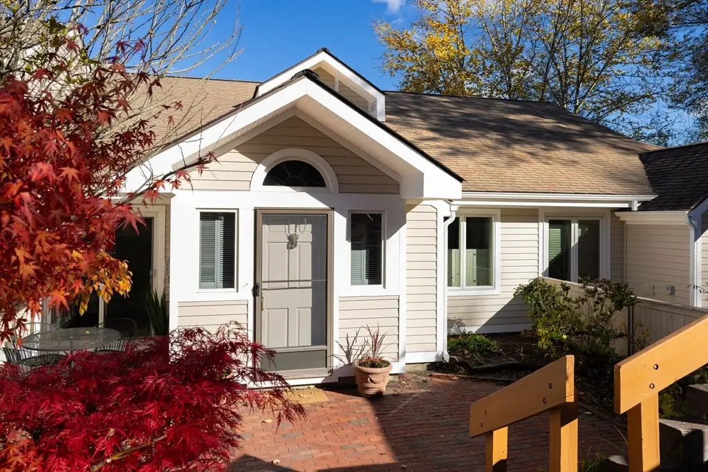 67 Algonquin Rd #67, Newton, MA 02467 - Image #1