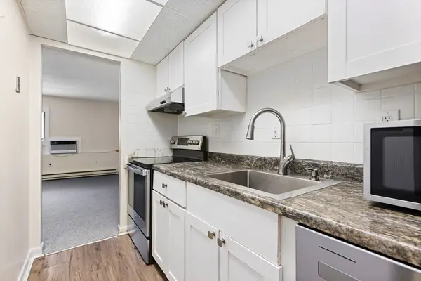 28 Faxon St #4, Stoughton, MA 02072