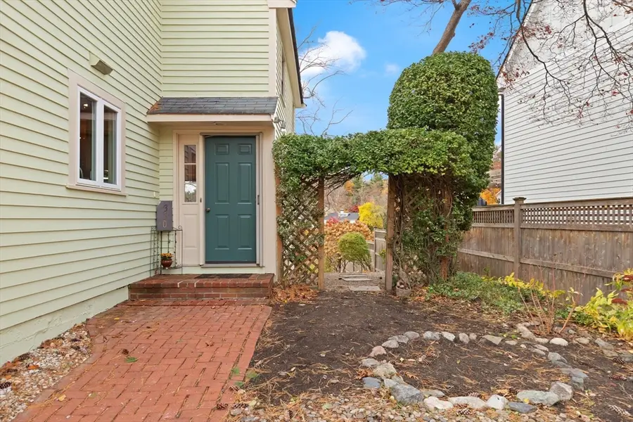 320 Pillings Pond Rd, Lynnfield, MA 01940 - Image #2