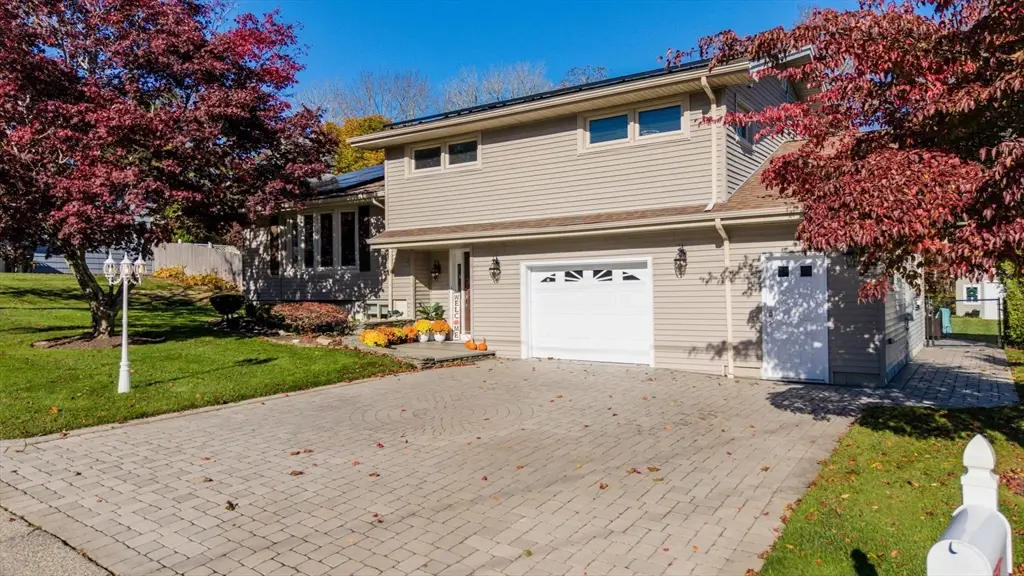 29 Maplecrest Dr, Dartmouth, MA 02747 - Image #1