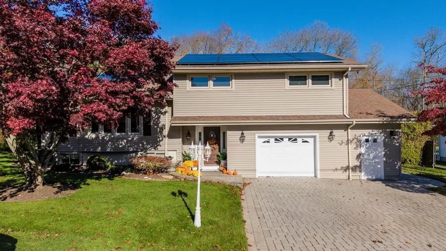 29 Maplecrest Dr, Dartmouth, MA 02747 - Image #2