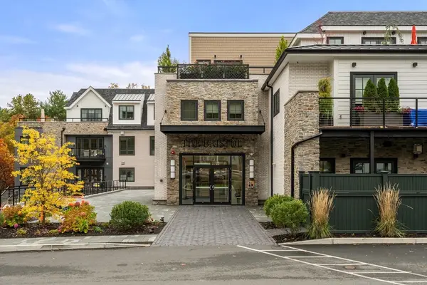 148 Weston Rd #208, Wellesley, MA 02482