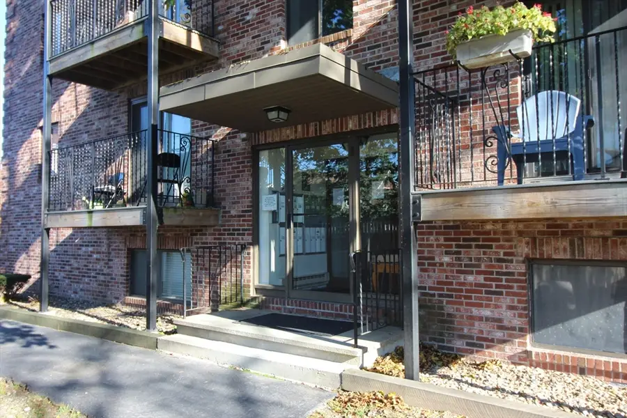 305 Riverside Ave #41, Medford, MA 02155 - Image #3