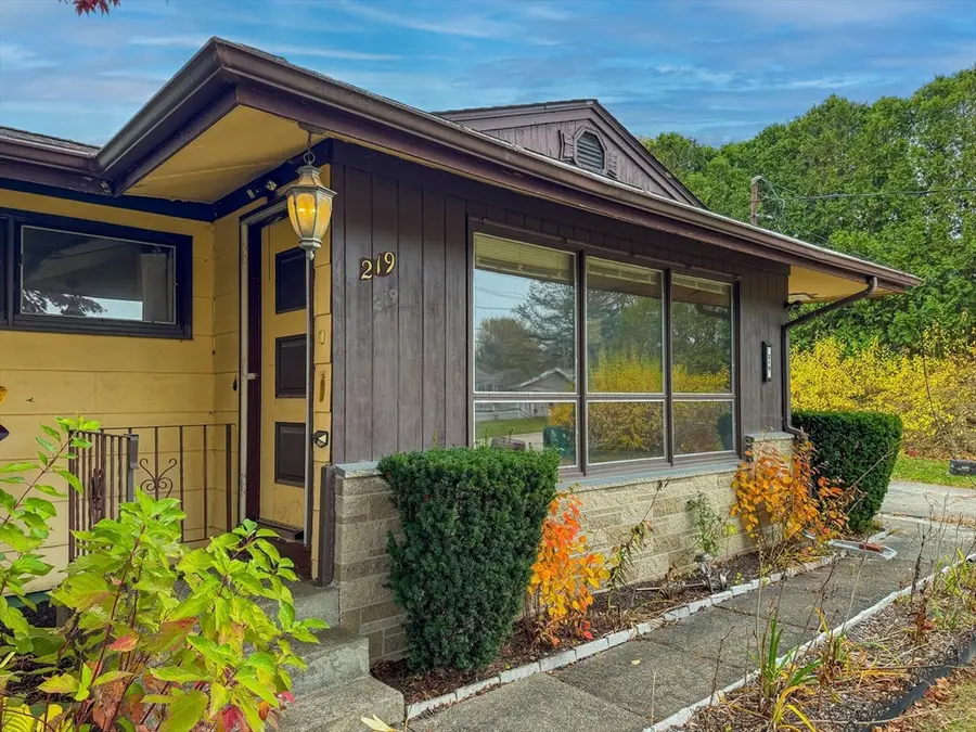 219 Dawn Blvd, Woonsocket, RI 02895 - Image #3