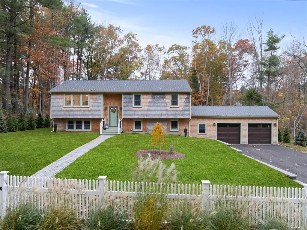 53 Chestnut St, Hanover, MA 02339 - Image #1