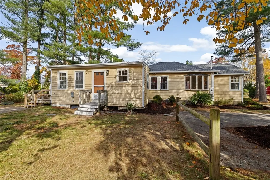 22 Pondview Ave, Pembroke, MA 02359 - Image #1