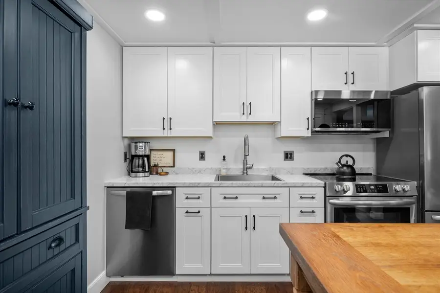 21 Shadowbrook Ln #13, Milford, MA 01757 - Image #3