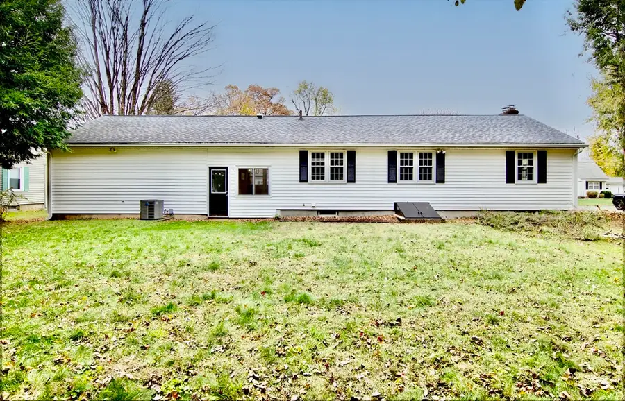 77 W Allen Ridge Rd, Springfield, MA 01118 - Image #2