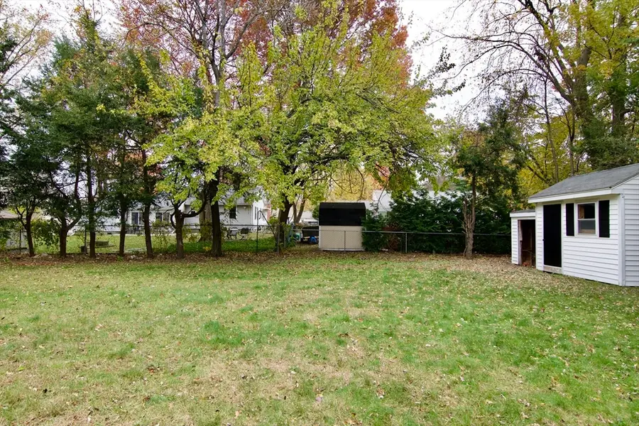 77 W Allen Ridge Rd, Springfield, MA 01118 - Image #3