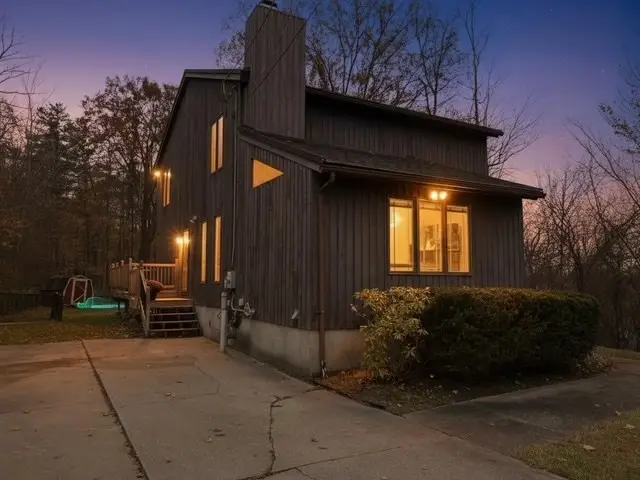 16 Garland Ave, Pittsfield, MA 01201 - Image #2