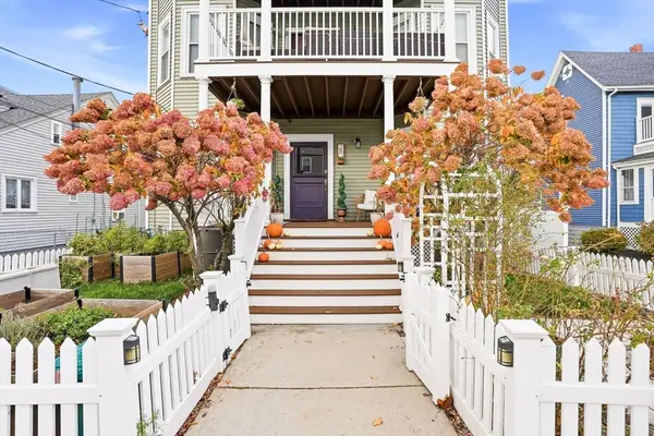 28 Pearl Ave #3, Winthrop, MA 02152