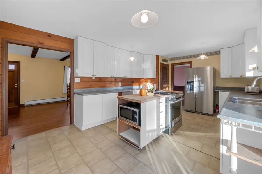 4 Pickett Ln, Greenfield, MA 01301 - Image #3