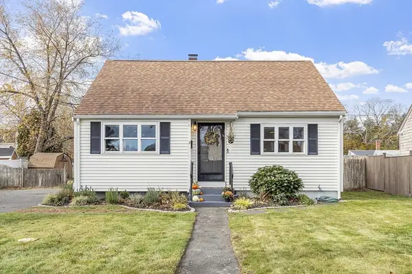 2 Summit Ter, Peabody, MA 01960