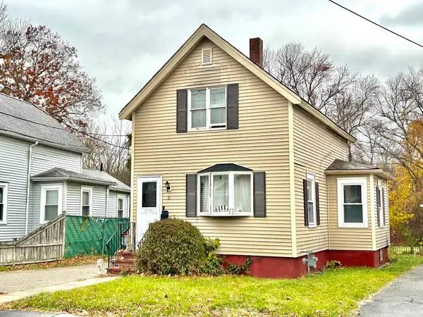 51 Shores St, Taunton, MA 02780