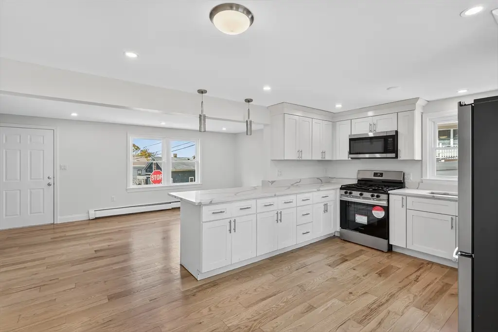 31 Peach Ave, Providence, RI 02906 - Image #1