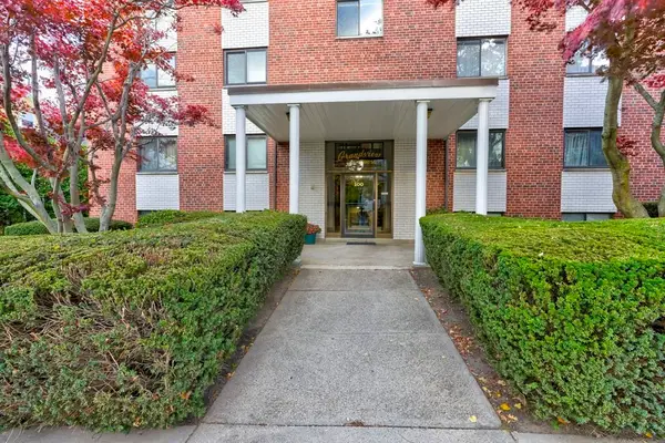 100 Grandview Ave #11A, Quincy, MA 02170