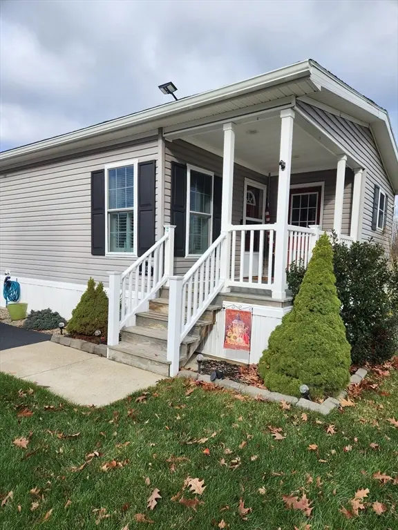 402 Pleasant Parkway, Sturbridge, MA 01566 - Image #1