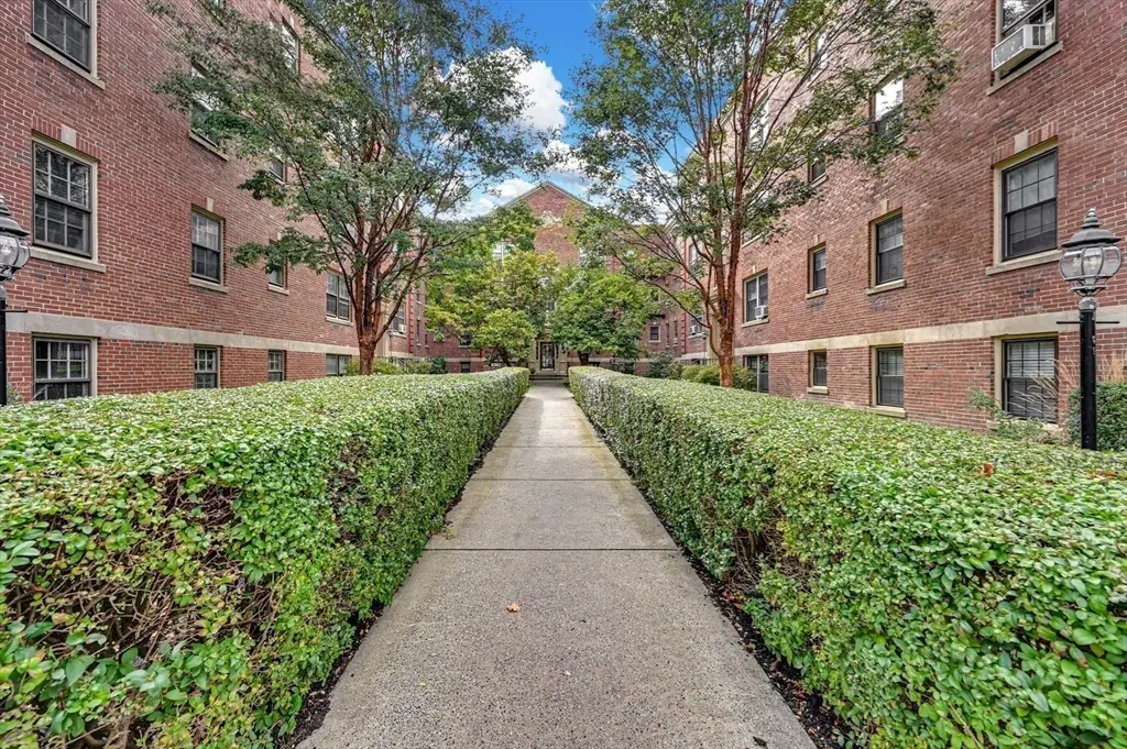 58 Elm St #11, Worcester, MA 01609 - Image #1