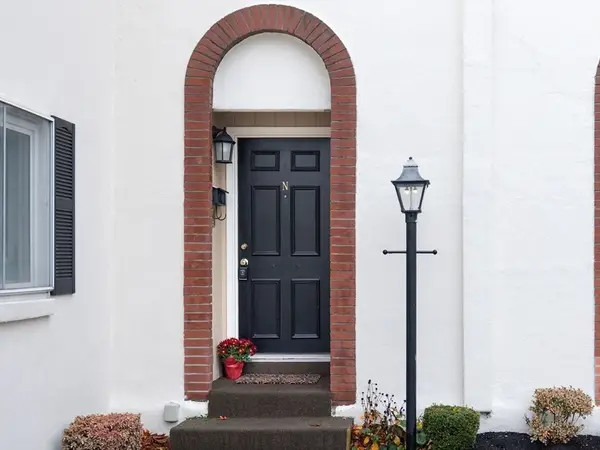 1 Charles St #N, Reading, MA 01867