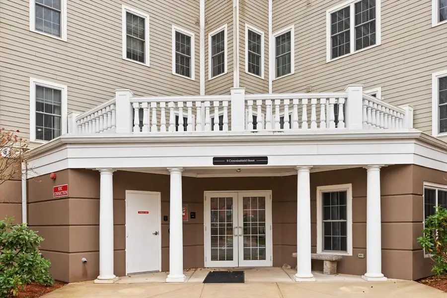 8 Crowninshield St #111, Peabody, MA 01960 - Image #3