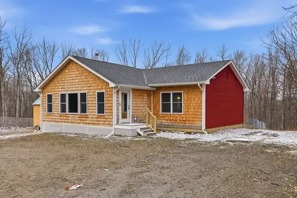 689 Skyline Trl, Chester, MA 01011