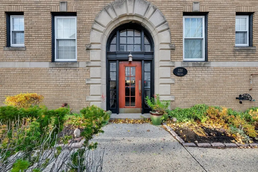 230 Massachusetts Ave #6, Arlington, MA 02474 - Image #1