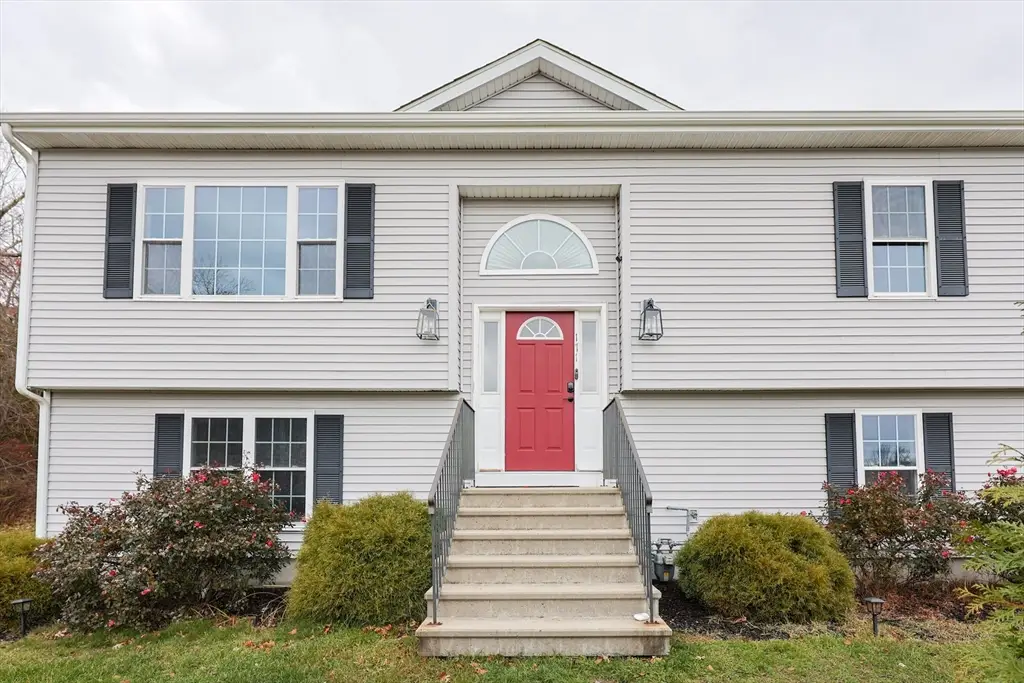 171 Marvel St, Swansea, MA 02777 - Image #1