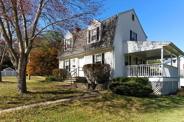 38 Meadowbrook Rd, Southbridge, MA 01550