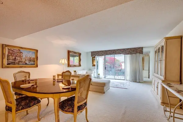 168 Place Ln #168, Woburn, MA 01801